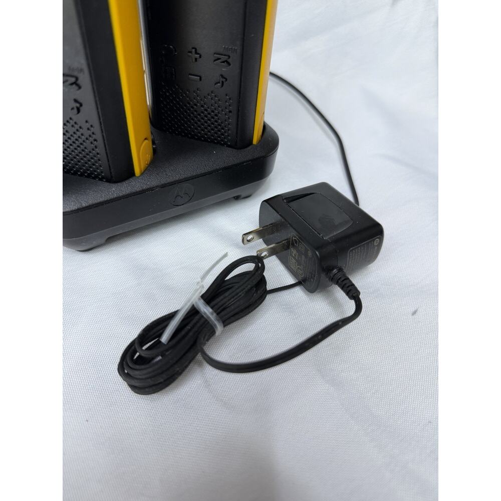 Motorola Talkabout T472 22-Channels 2-Way Radio Set With The Charging Base - Picture 4 of 9